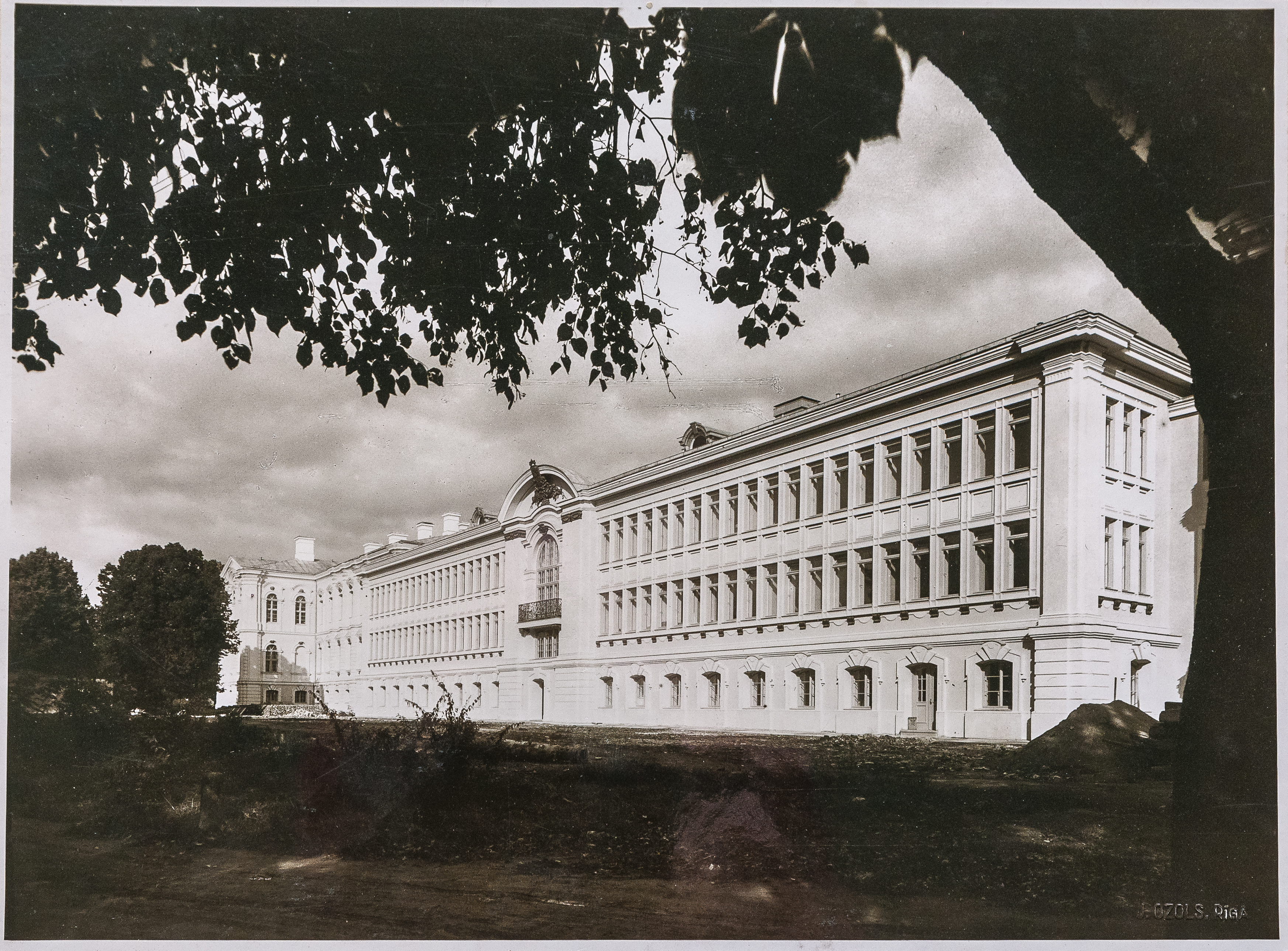 <p style="margin-bottom:11px"><strong>PALACE FROM THE CHANNEL-SIDE</strong></p>  <p>The departments of dairy farming, anatomy and physiology of livestock, as well as of the soil science and animal husbandry were situated on the 1st floor of the building. On the second floor the departments of physics and chemistry were located, as well as several lecture rooms.</p>  <p>Today in these premises the faculties of Information Technology and Agriculture are located.</p>  <p><em>Photo: 1939 Western Wing</em></p>